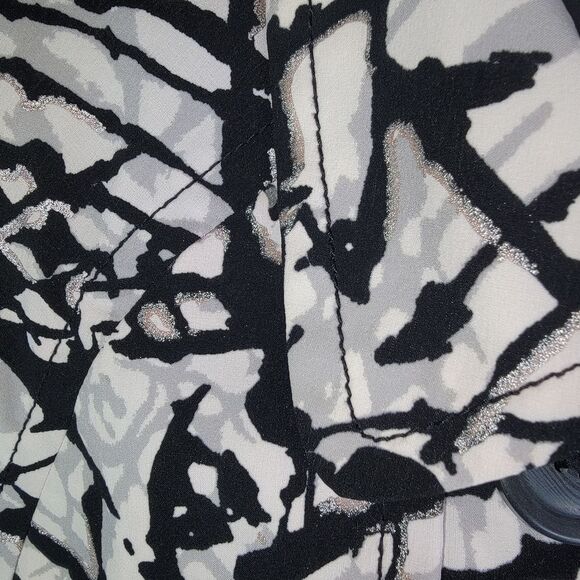 Chico's Zenergy Belted Trench Coat Size 2 (Large) - Picture 5 of 6